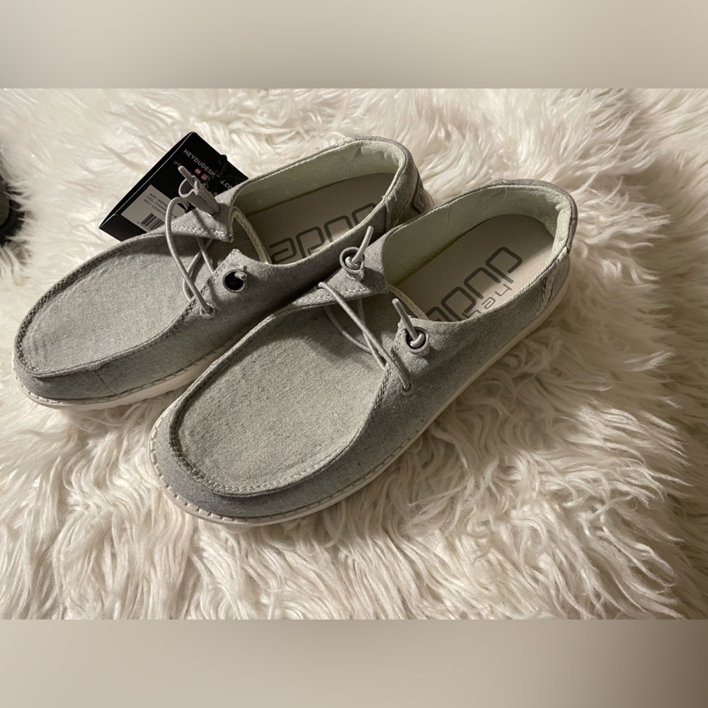 Hey Dude NWT Women’s Wendy Chambray Slip on Shoes. Size 6. No Box.